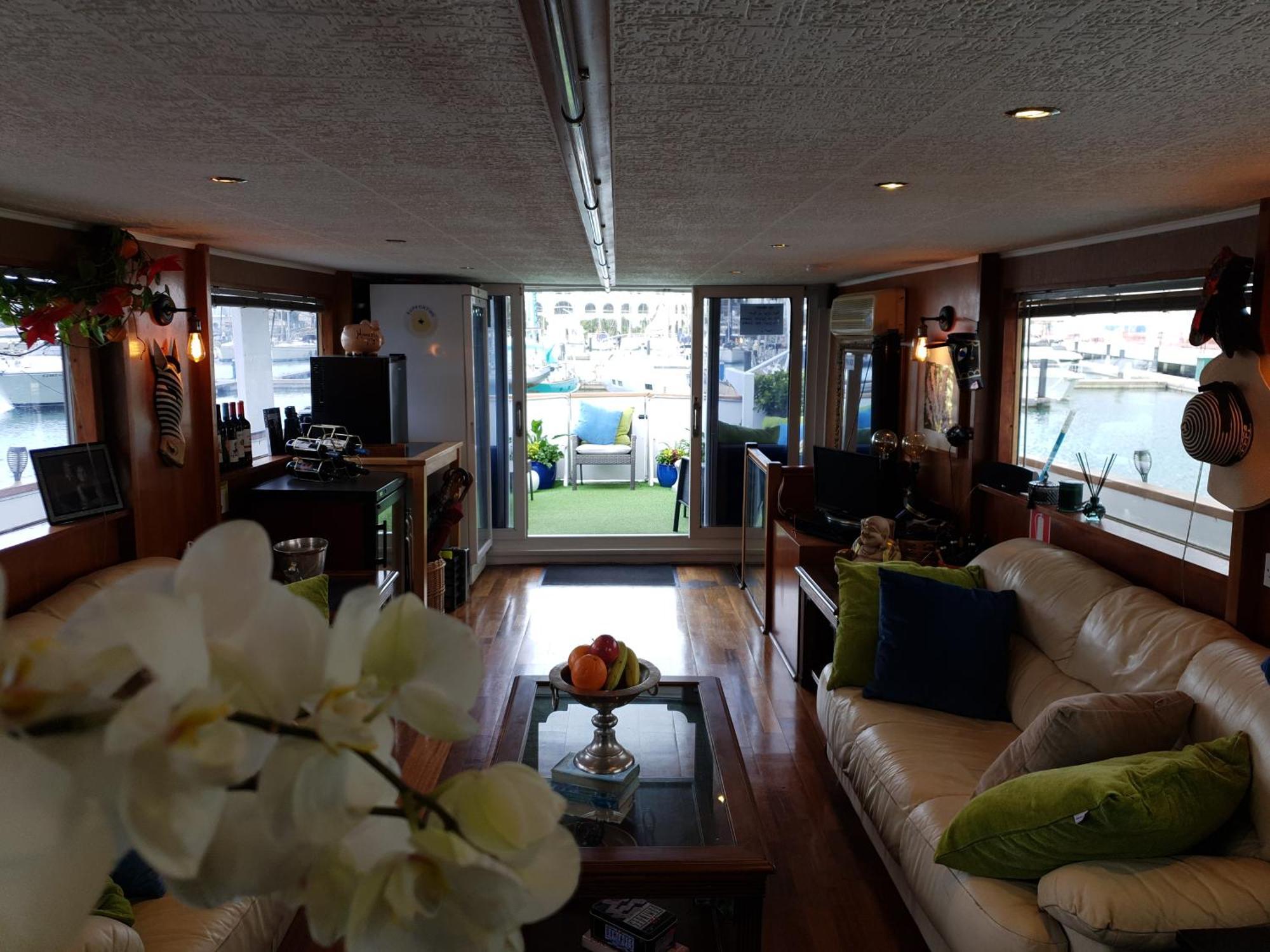 Jasmine Coral Jay Boutique Boatel Ocean Village Gibraltar Pokoj fotografie