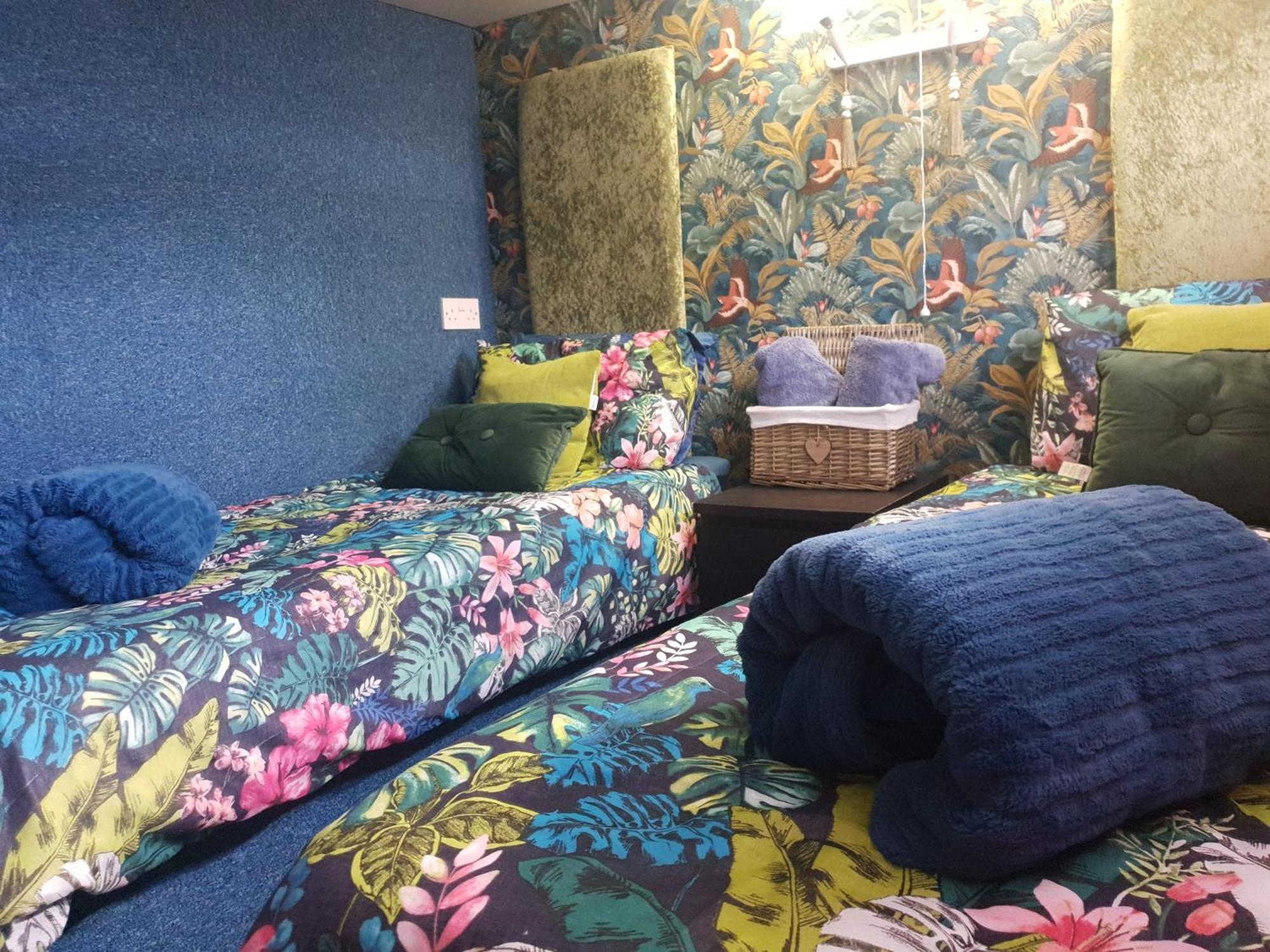 Jasmine Coral Jay Boutique Boatel Ocean Village Gibraltar Pokoj fotografie