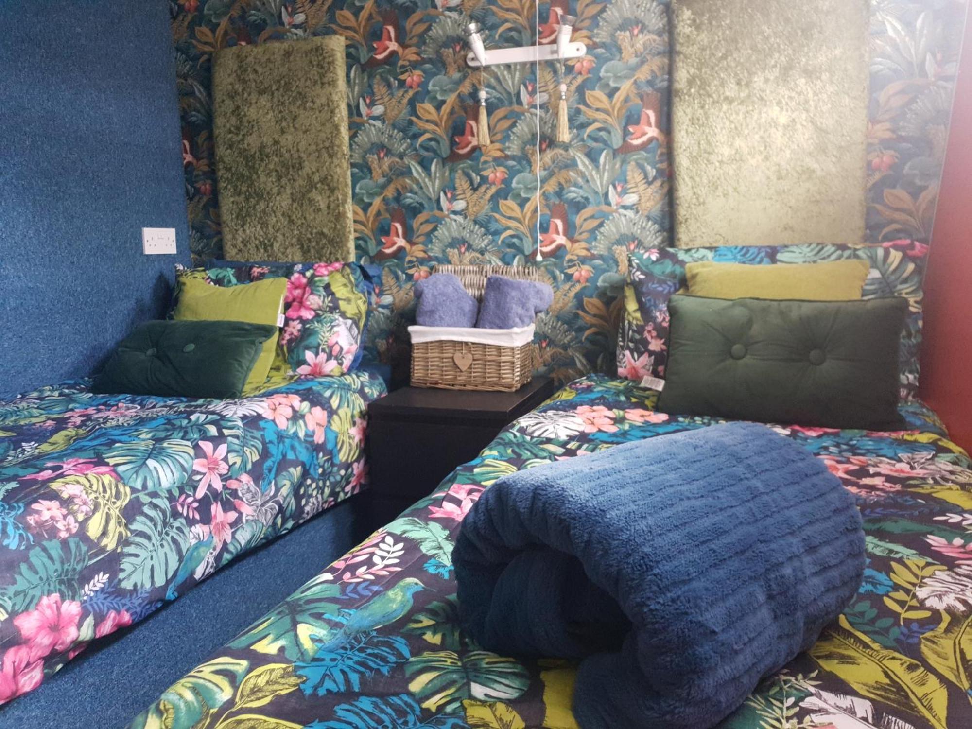 Jasmine Coral Jay Boutique Boatel Ocean Village Gibraltar Pokoj fotografie
