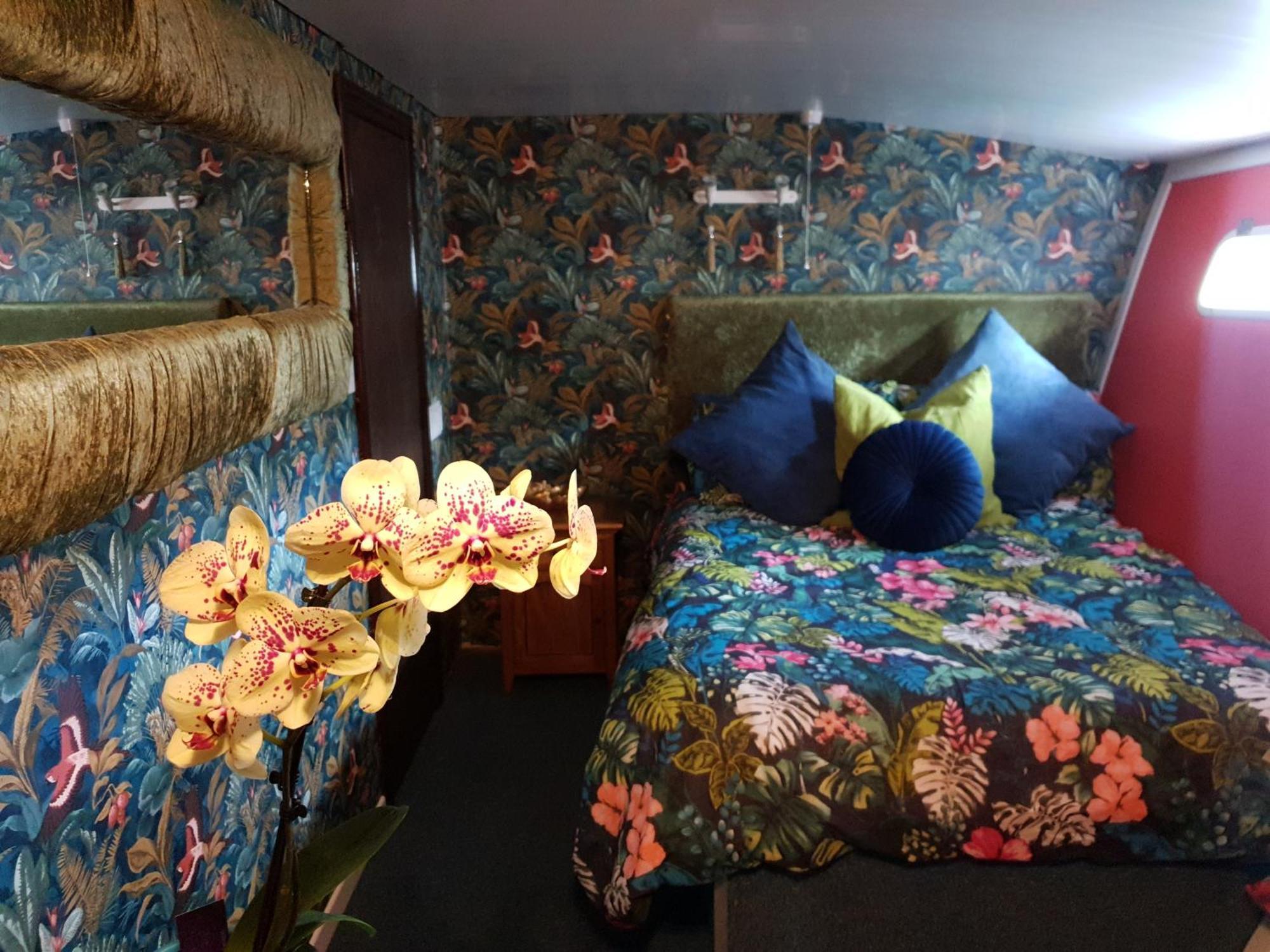 Jasmine Coral Jay Boutique Boatel Ocean Village Gibraltar Pokoj fotografie